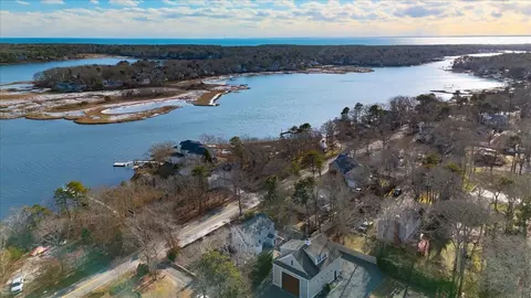 View/Area - 197 Monomoscoy Rd, Mashpee, MA 02649 photo 4 of 14