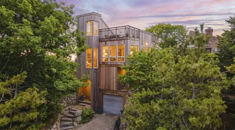 9 Thistlemore Rd, Provincetown, MA 02657
