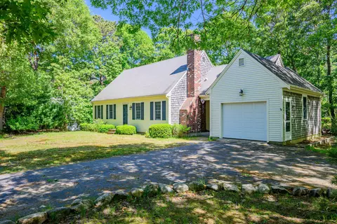20 Bray Farm Rd, Yarmouth Port, MA 02675