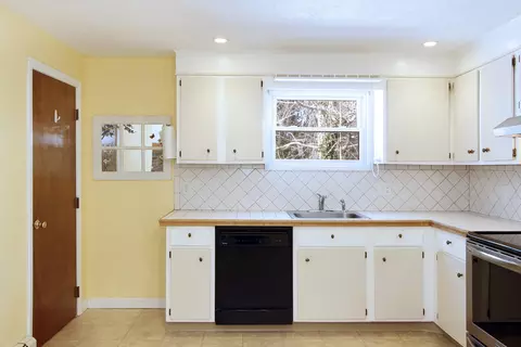 29 Wenonah Rd, Buzzards Bay, MA 02532 photo 6