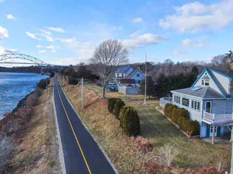 18 Gibbs Rd, Sagamore Beach, MA 02562