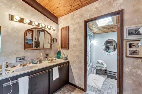 Bath - 481 Lakeside Dr, Centerville, MA 02632 photo 3 of 4