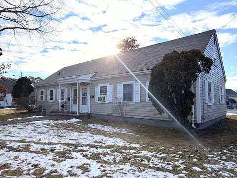10 Hiramar Rd #10-12, Hyannis, MA 02601