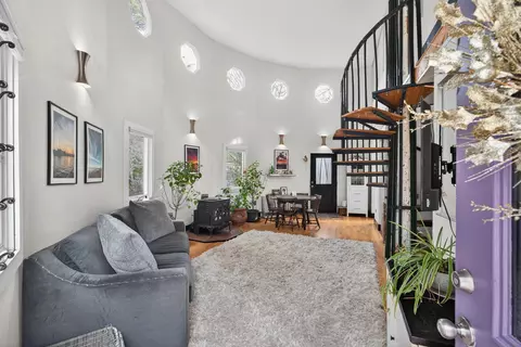 19 Old Bridge Rd, Truro, MA 02666