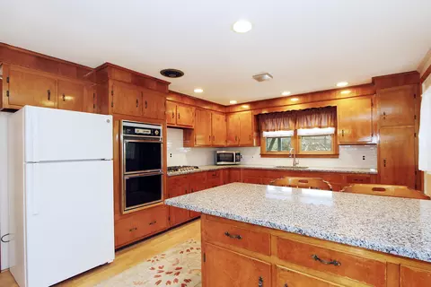 4 Van Bummel Rd, Buzzards Bay, MA 02532 photo 12