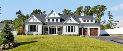 22 Country Club Ln, Mashpee, MA 02649