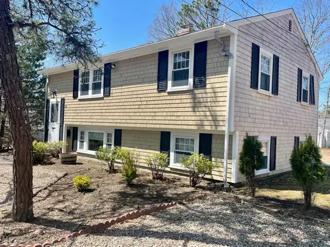 19 Maine Ave, West Yarmouth, MA 02673