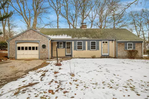 19 Larkin Ln, Harwich, MA 02645