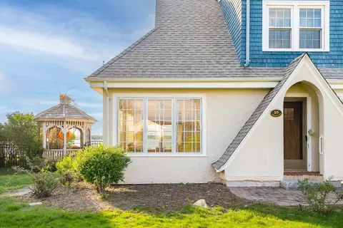 Exterior - 35 Benedict Rd, Bourne, MA 02532 photo 3 of 7