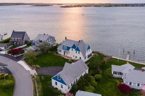 35 Benedict Rd, Bourne, MA 02532