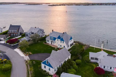 35 Benedict Rd, Bourne, MA 02532
