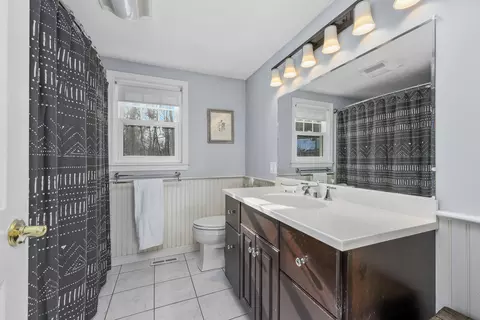 Bath - 5 Chickadee Ln, Centerville, MA 02632 photo 1 of 2