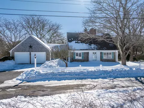 7 Pinefield Ln, South Dennis, MA 02660