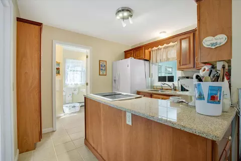 Kitchen - 40 Bayview Rd, Eastham, MA 02642 photo 3 of 4