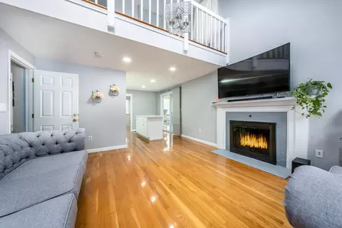 51 Larch Ln, Centerville, MA 02632