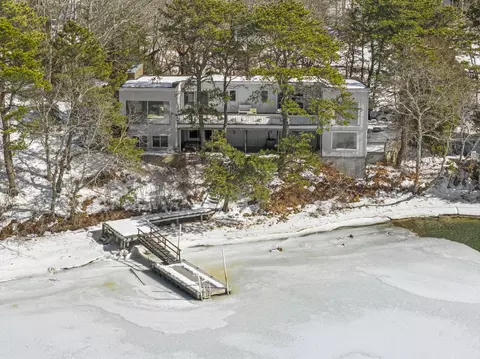 36 Little Neck Ln, Mashpee, MA 02649