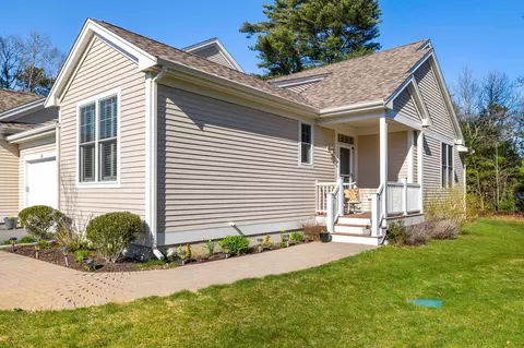 16 Grey Hawk Dr UNIT 16, Mashpee, MA 02649