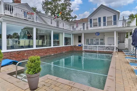 15 Cottage St #2, Provincetown, MA 02657