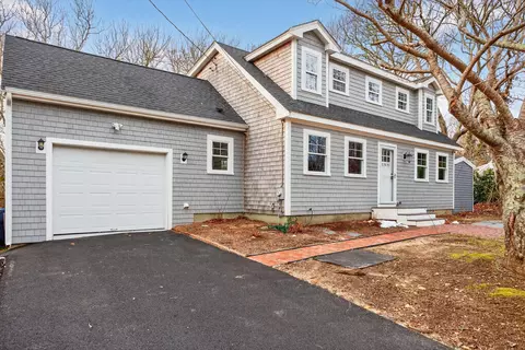 141 Braeside Rd, Falmouth, MA 02540