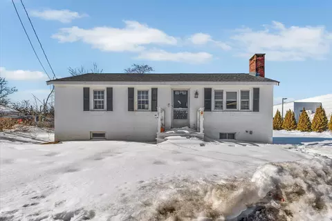 97 Bassett Ln, Hyannis, MA 02601
