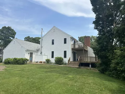 15 Beach St, Teaticket, MA 02536