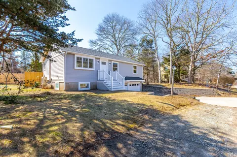 24 Weatherglass Ln, Teaticket, MA 02536
