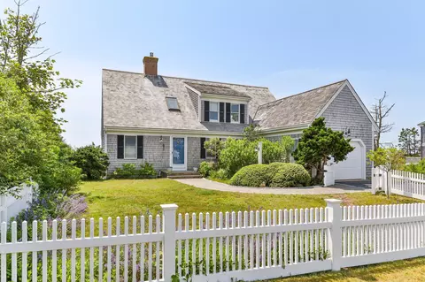 7 Sea St, Harwich Port, MA 02646