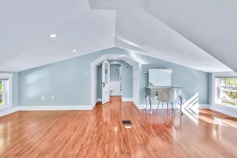Entry Way - 22 Bay View Ave, Buzzards Bay, MA 02532 photo 5 of 6
