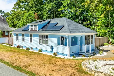 Exterior - 22 Bay View Ave, Buzzards Bay, MA 02532 photo 7 of 9
