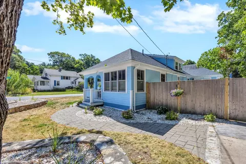 Exterior - 22 Bay View Ave, Buzzards Bay, MA 02532 photo 1 of 9