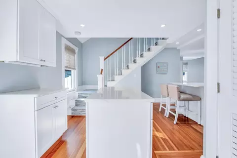 Entry Way - 22 Bay View Ave, Buzzards Bay, MA 02532 photo 1 of 6