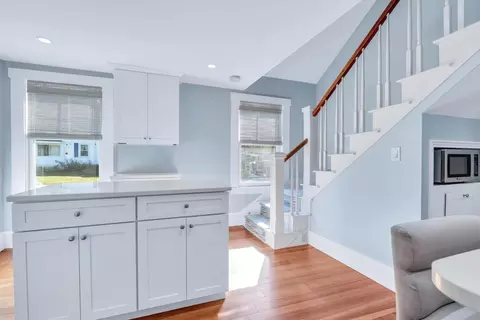 Entry Way - 22 Bay View Ave, Buzzards Bay, MA 02532 photo 2 of 6