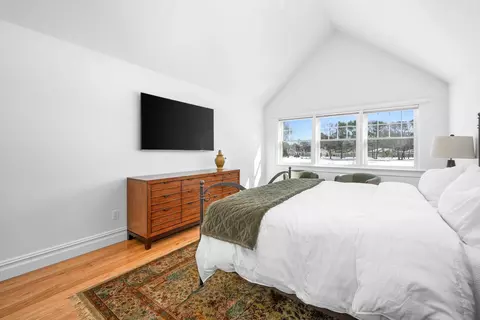 Bedroom - 16 Quinns Way, Mashpee, MA 02649 photo 5 of 6