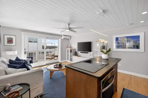 945 Commercial St UNIT 3D, Provincetown, MA 02657