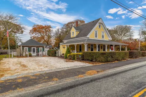 59 Sea St, Dennis Port, MA 02639