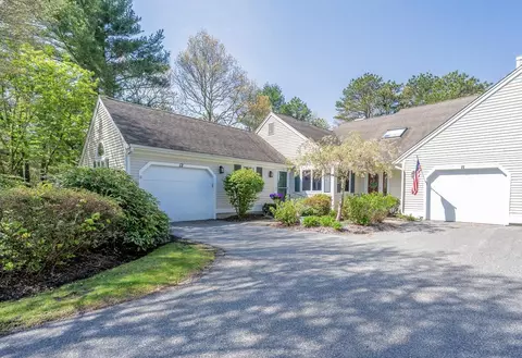 12 Kettle Ln, Mashpee, MA 02649