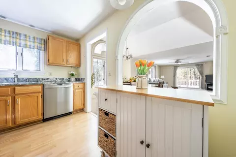 Entry Way - 12 Kettle Ln, Mashpee, MA 02649 photo 2 of 3
