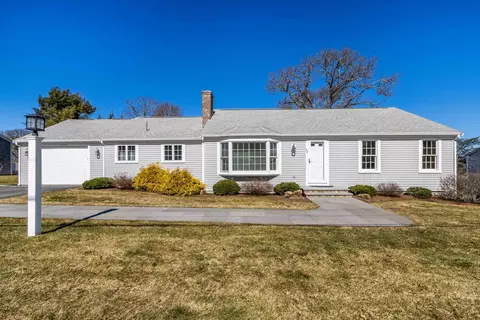48 Early Redberry Ln, Yarmouth Port, MA 02675