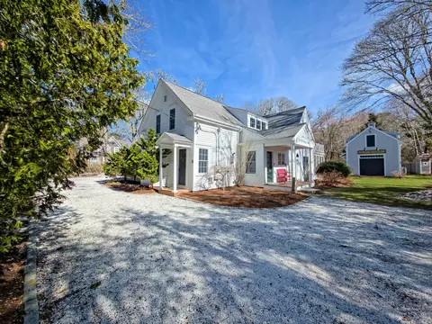 552 Main St, Cotuit, MA 02635