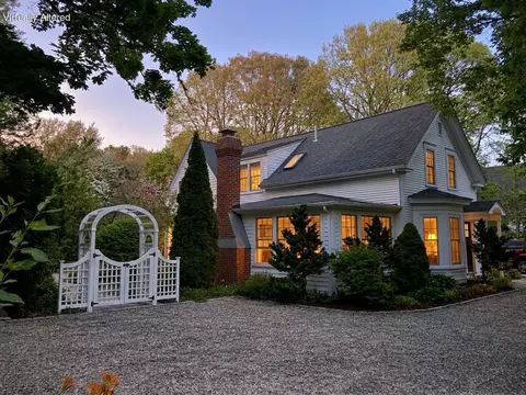 552 Main St, Cotuit, MA 02635 photo 3