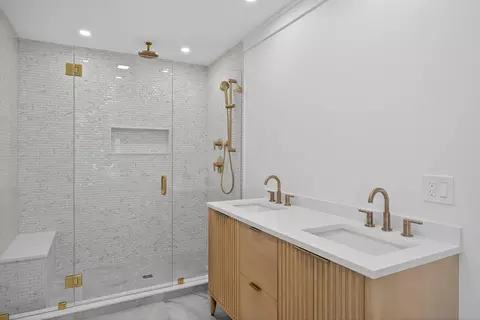 Bath - 159 Willow Run Dr, Centerville, MA 02632 photo 3 of 3