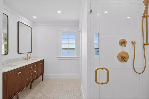 Bath - 159 Willow Run Dr, Centerville, MA 02632 photo 2 of 3