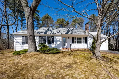 6 Clinton Dr, Yarmouth Port, MA 02675