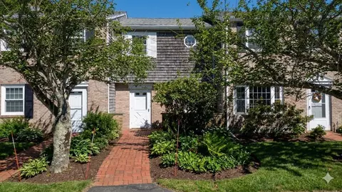 8 Captain Cook Ln UNIT 8, Centerville, MA 02632