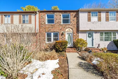 405 Village Dr UNIT 405, Buzzards Bay, MA 02532
