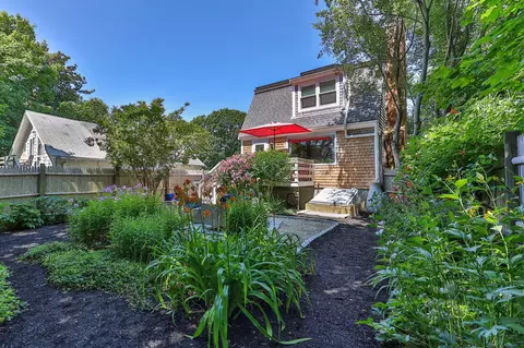 343 Bradford St, Provincetown, MA 02657