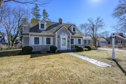 122 Park Ave, Centerville, MA 02632