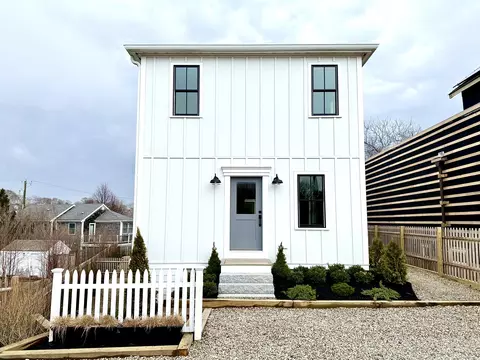 29 Cemetery Rd #1, Provincetown, MA 02657