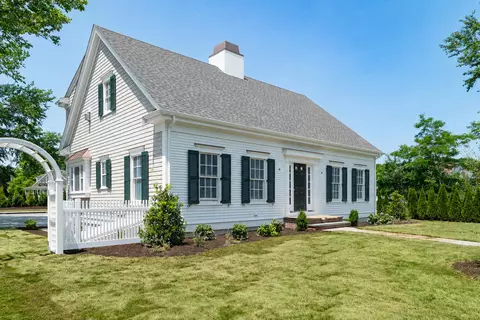 33 Crowell Rd, Chatham, MA 02633