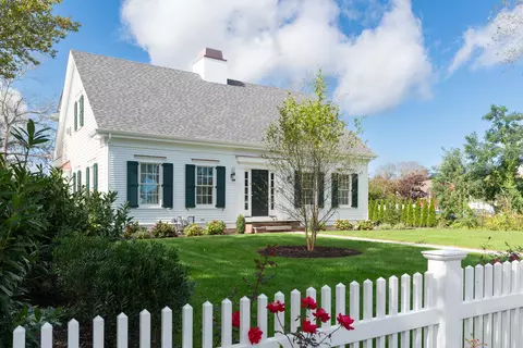 33 Crowell Rd, Chatham, MA 02633